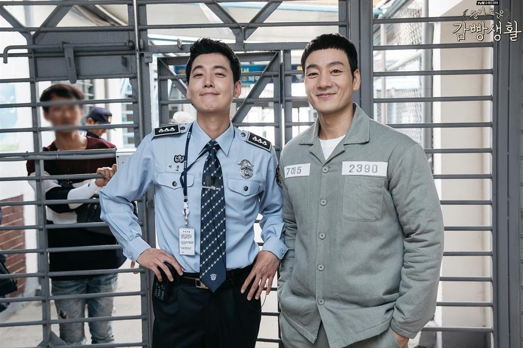 Jung Hyung Ho đã vào vai cai ngục Lee Joon Ho trong bộ phim truyền hình cáp được đánh giá cao Prison Playbook năm 2017