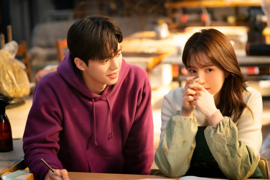 Han So Hee quan tâm đến Song Kang sau hậu trường của Nevertheless.