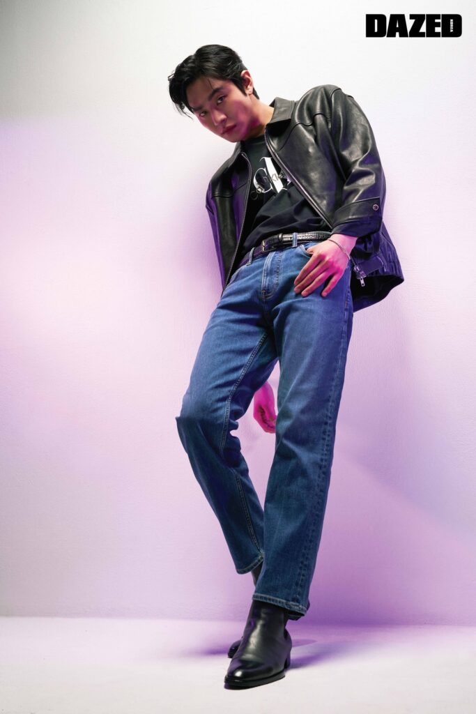 Ahn Hyo Seop chia sẻ thích quần Jean và khía cạnh mới với quần jean và áo khoác da